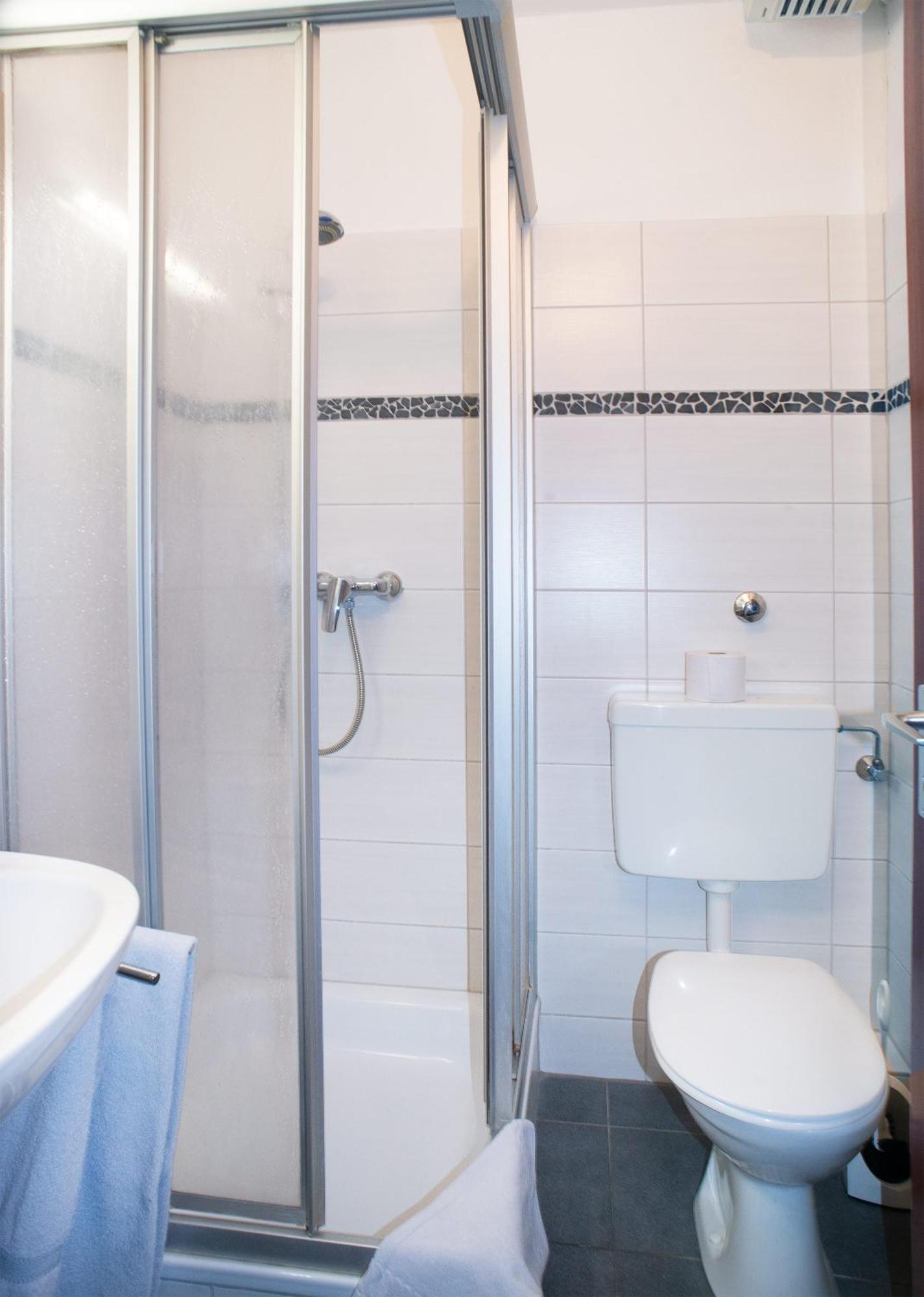 Hotel Garni Haus Schoenberger 하일리겐하우스 외부 사진